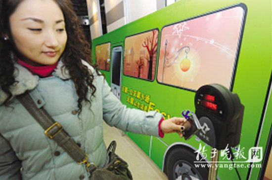 南京蘇州等地去年底開始試點手機(jī)刷公交卡項目